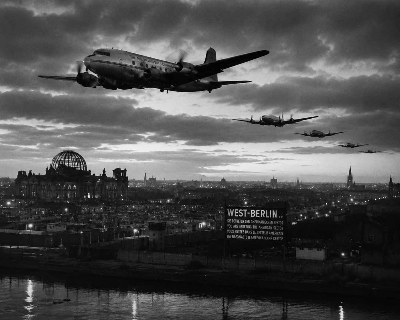 Bloqueo de Berlín 1948, puente aéreo aliado, aviones sobre la ciudad dividida